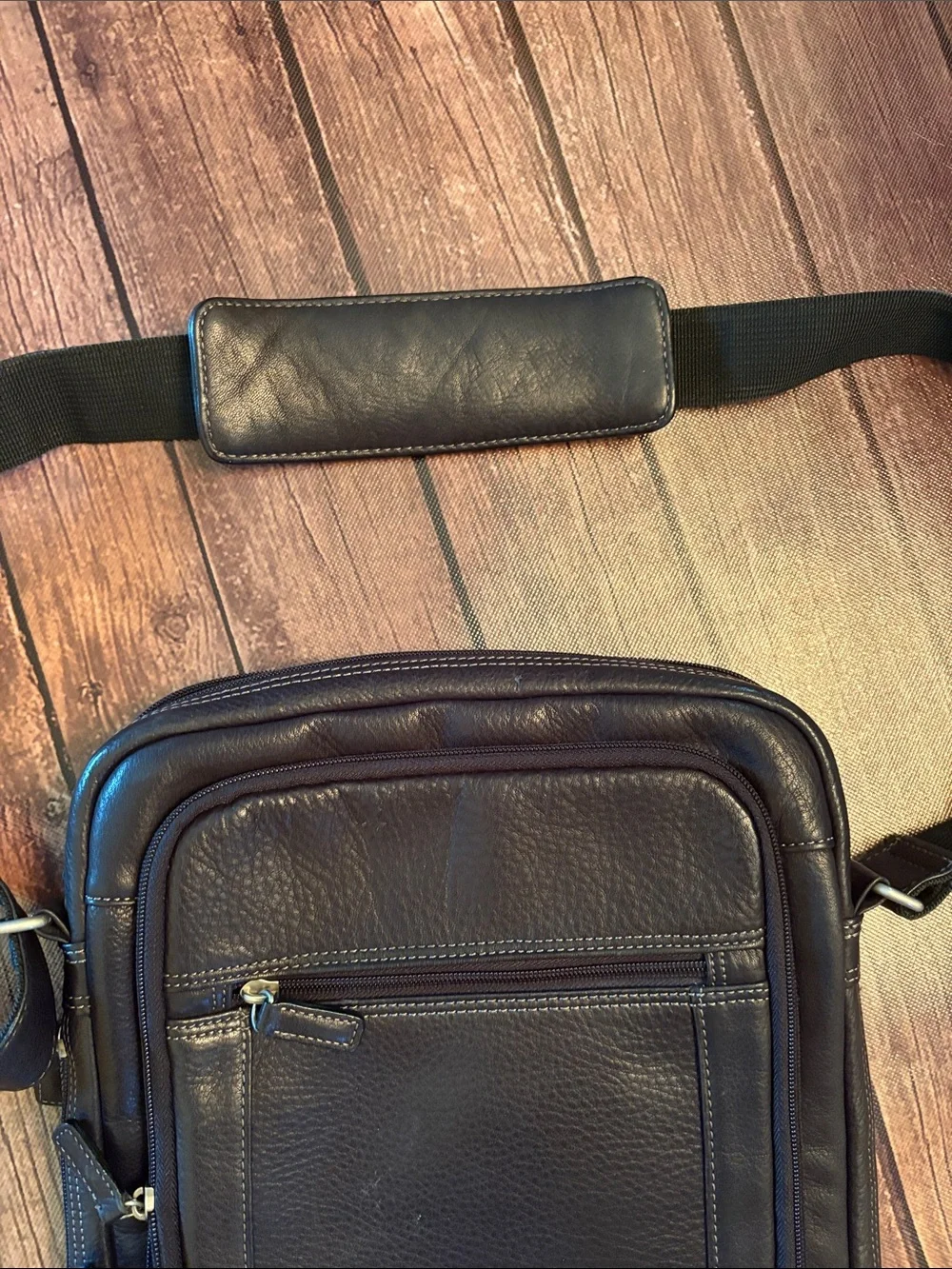 Wilson's Leather Unisex Vertical Messenger Crossbody Laptop Bag